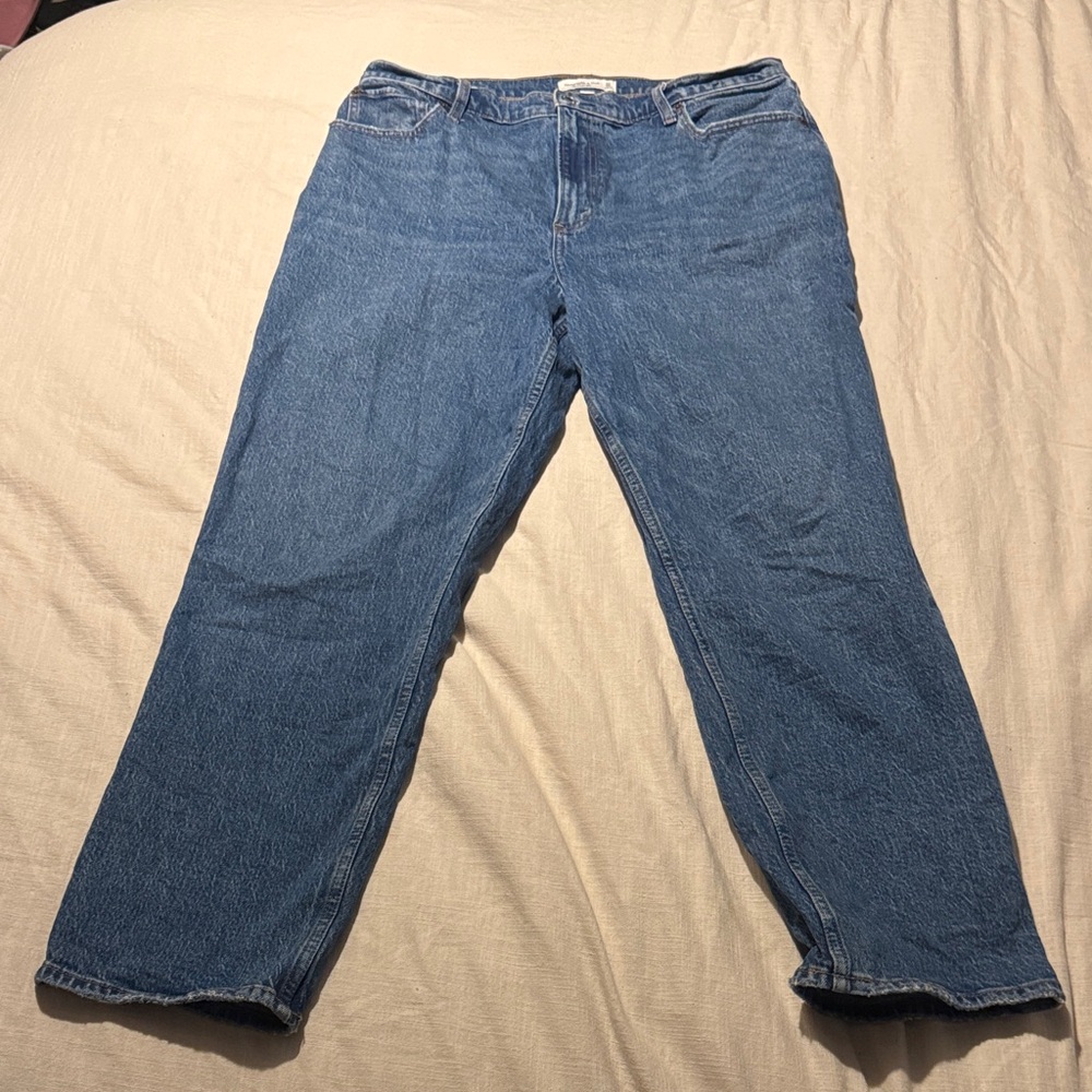 Abercrombie Curve Love 90s Straight Ultra High Rise Jean